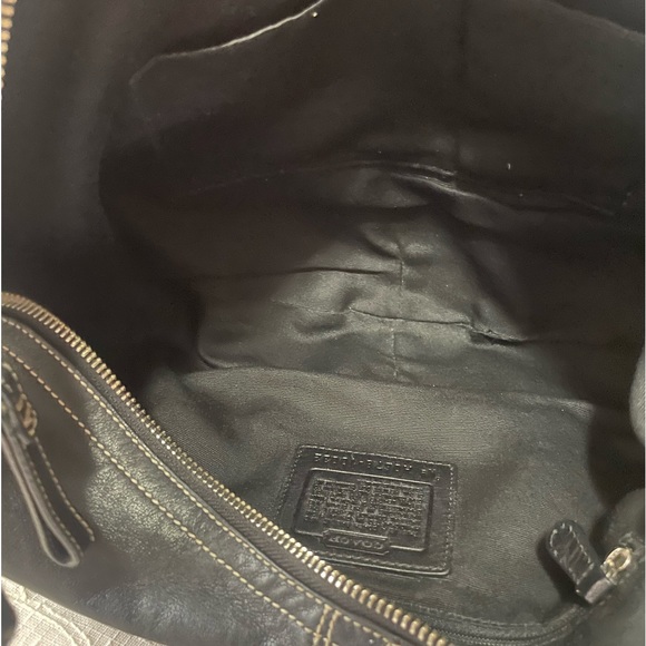 COACH Soho Hobo black leather bag chrome hardware zipper white topstitch detail - Picture 12 of 16